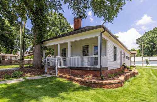 Wesley Heights Cottage | Historic Carriage House in Wesley Heights