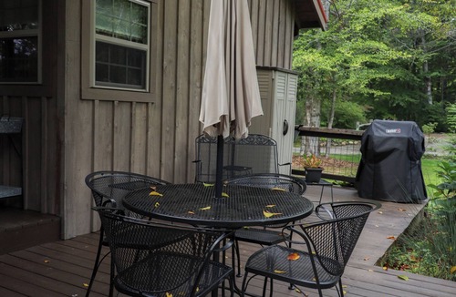 Weaverville Cabin | Historic Charm Meets Modern Comfort in This Restored 1850s Log Cabin