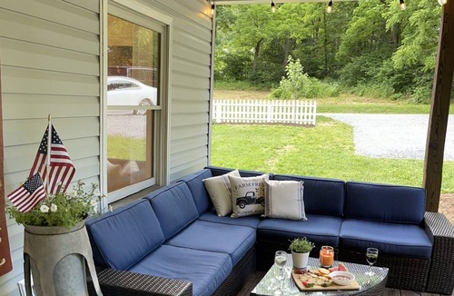 Clyde House | Historic Creekside Cottage