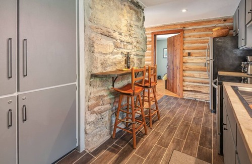 Gerton Apartment | Historic Glenna Cabin