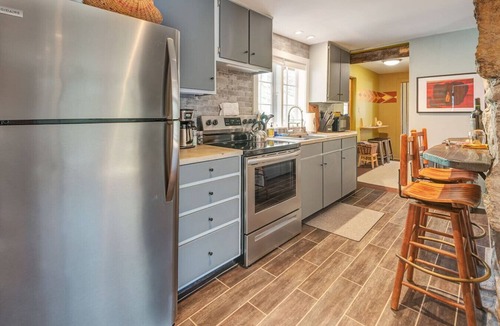 Gerton Apartment | Historic Glenna Cabin