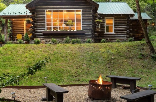 Gerton Apartment | Historic Glenna Cabin