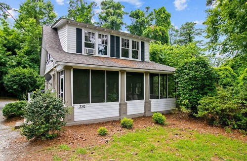 Southern Pines House | Historic Hidden Gem - Downtown Southern Pines