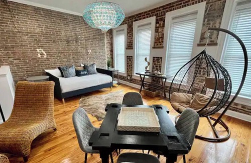 Winchester Apartment | Historic Hideaway On the Square #9.