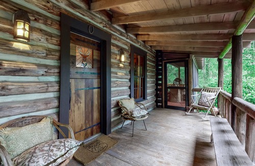 Lake Sequoyah Cabin | Historic Joe Webb Cabin in Highlands - 4 minutes from Downtown Highlands
