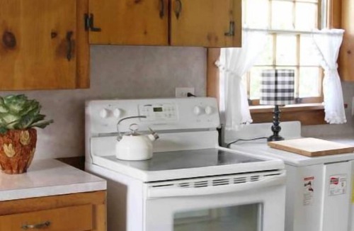 King Apartment | Historic Lodging King NC Near Pilot Mountain