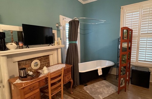Magnolia Bed & Breakfast | Historic Magnolia Suite 1