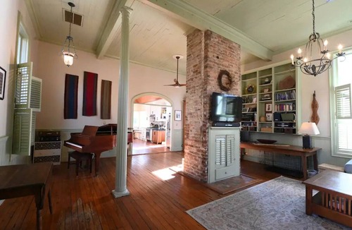 Historic Oakwood House | Historic Oakwood Old Schoolhouse, walk downtown!