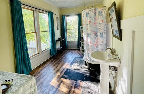 Magnolia Bed & Breakfast | Historic suite 3