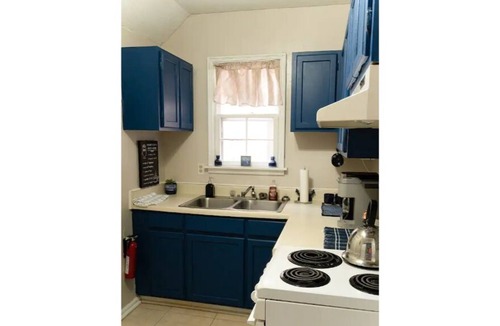 Olde Town Augusta Apartment | Historic Victorian Style Apt.