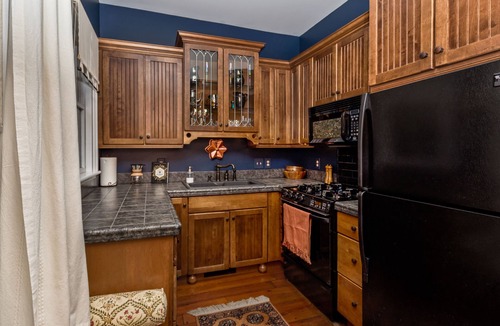 Historic Montford House | Historical Award Winning Cottage in Montford 2 Blocks to Downtown