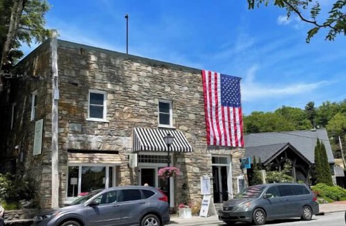Blowing Rock Apartment | Historical Hotel, Main Street Blowing Rock