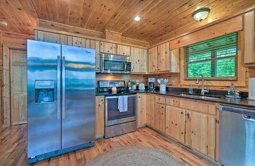 Unaka Cabin | ‘Hiwassee Hideaway' Cabin w/Mountain Views!