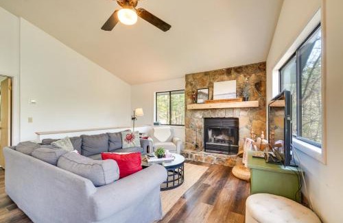 Unaka House | Hiwassee Lake Cabin Near Orchards and Fall Festivals