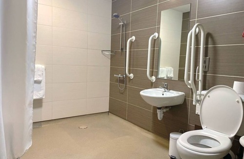 Newcastle-upon-Tyne Apartment | HNFC Stays - Royal En-Suit with wet room