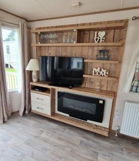 Paignton Resort | Hoburne Devon Bay Fabulous 3 bedroom caravan, with decking