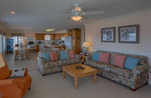 Holden Beach House | "Holden Peach" - Luxury Oceanfront Home, 4 Bedrooms/4.5 Bathrooms