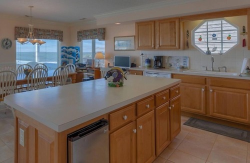 Holden Beach House | "Holden Peach" - Luxury Oceanfront Home, 4 Bedrooms/4.5 Bathrooms