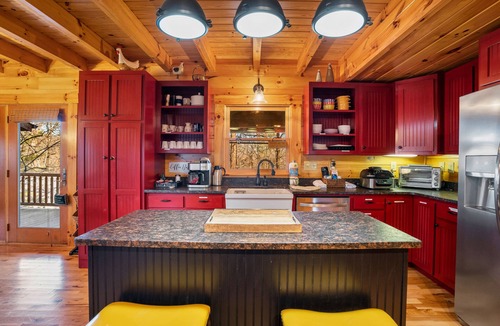 Lake Lure Cabin | Holiday Cabin - Mr Lake Lure Vacation Rentals - Dog Friendly - Fire Pit
