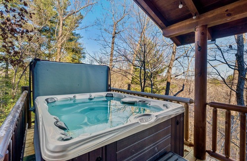 Lake Lure Cabin | Holiday Cabin - Mr Lake Lure Vacation Rentals - Dog Friendly - Fire Pit