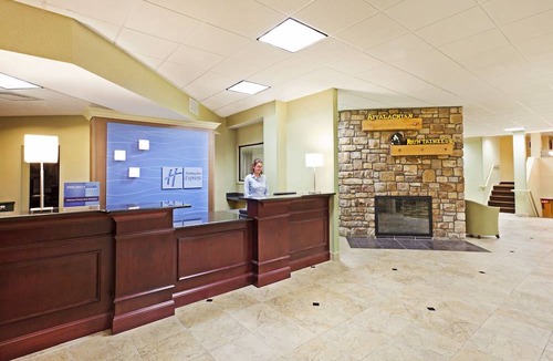 Blowing Rock Hotel | Holiday Inn Express Blowing Rock South, an IHG Hotel