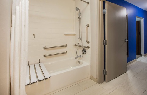 Asheboro Hotel | Holiday Inn Express and Suites Asheboro by IHG