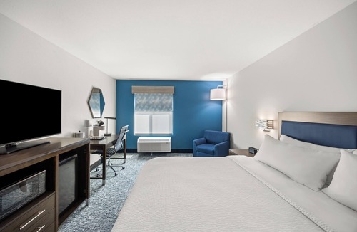 Woodfin Hotel | Holiday Inn Express Asheville Woodfin by IHG