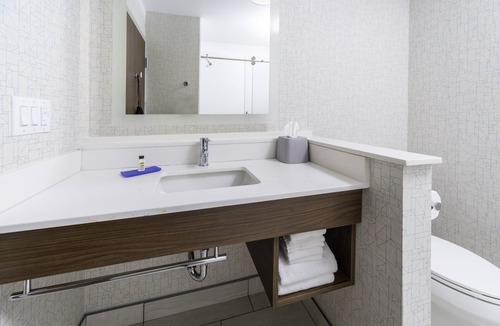 Brevard Hotel | Holiday Inn Express Brevard City Center by IHG