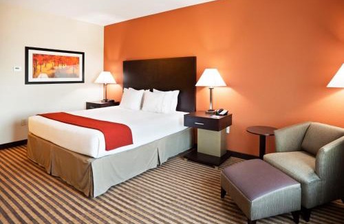 Matthews Hotel | Holiday Inn Express Charlotte Southeast - Matthews by IHG
