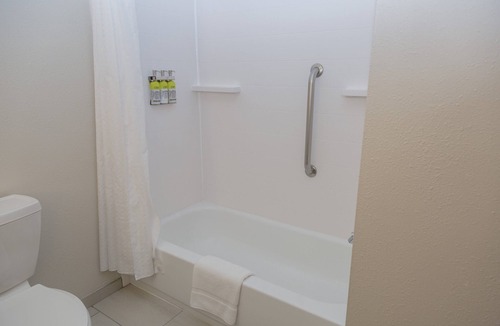 Garner Hotel | Holiday Inn Express Clayton by IHG