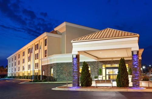 Greensboro Hotel | Holiday Inn Express Greensboro-I-40 at Wendover, an Ihg Hotel