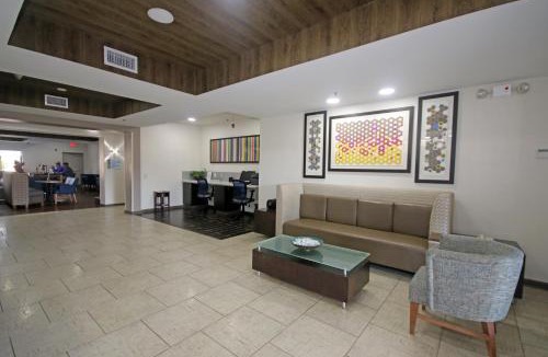 Greensboro Hotel | Holiday Inn Express Hotel & Suites Greensboro-East by IHG