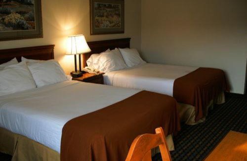Laurinburg Hotel | Holiday Inn Express Hotel & Suites Laurinburg by IHG