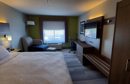 Kinston Hotel | Holiday Inn Express Hotel and Suites Kinston by IHG