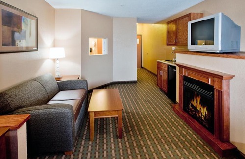 Suffolk Hotel | Holiday Inn Express Hotel & Suites Suffolk by IHG