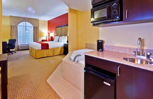 Pennington Bend Hotel | Holiday Inn Express Nashville-Opryland by IHG