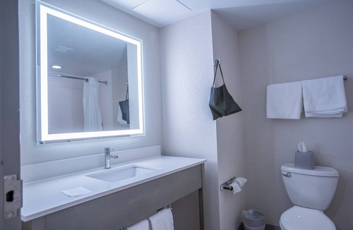 Pembroke Hotel | Holiday Inn Express Pembroke by IHG