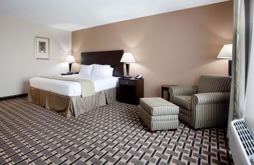 Pembroke Hotel | Holiday Inn Express Pembroke by IHG