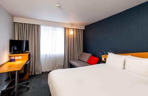 Perth Hotel | Holiday Inn Express Perth by IHG