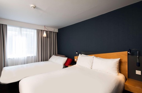 Perth Hotel | Holiday Inn Express Perth by IHG
