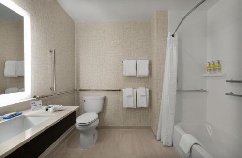 Cape Fear Hotel | Holiday Inn Express & Suites - Fayetteville South by IHG