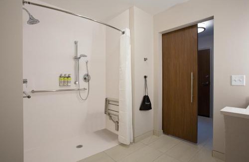 Cape Fear Hotel | Holiday Inn Express & Suites - Fayetteville South by IHG