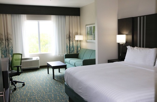 Flat Rock Hotel | Holiday Inn Express & Suites Hendersonville SE - Flat Rock by IHG