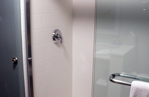 Flat Rock Hotel | Holiday Inn Express & Suites Hendersonville SE - Flat Rock by IHG
