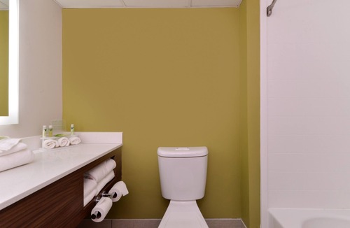 Southeast Raleigh Hotel | Holiday Inn Express & Suites Raleigh NE - Medical Ctr Area, an IHG Hotel