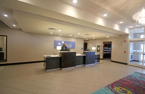 Paw Creek Hotel | Holiday Inn Express & Suites Charlotte North by IHG