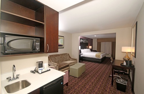 Paw Creek Hotel | Holiday Inn Express & Suites Charlotte North by IHG