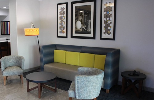 Enterprise Hotel | Holiday Inn Express & Suites Enterprise by IHG