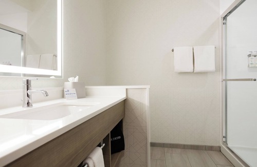 Calera Hotel | Holiday Inn Express & Suites Calera North by IHG
