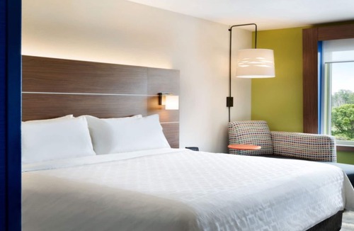 Umstead Hotel | Holiday Inn Express & Suites Raleigh Airport - Brier Creek by IHG